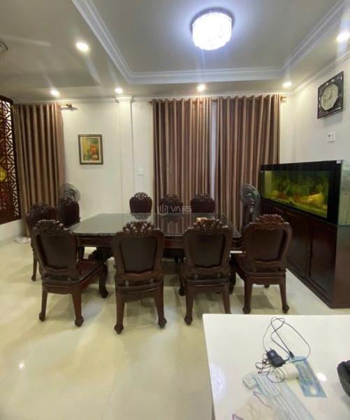 Bán Nhà mặt phố 165m²