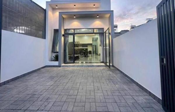 Bán Nhà mặt phố 90m²