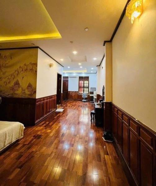 Chủ cần bán Nhà mặt phố 100m²