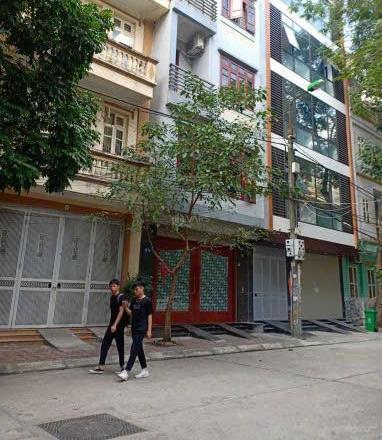 Cho thuê nhà KĐT vinaconex3 Trung 👍 Văn. DT 95mx 5T, đã hoàn thiện. Giá 21tr.