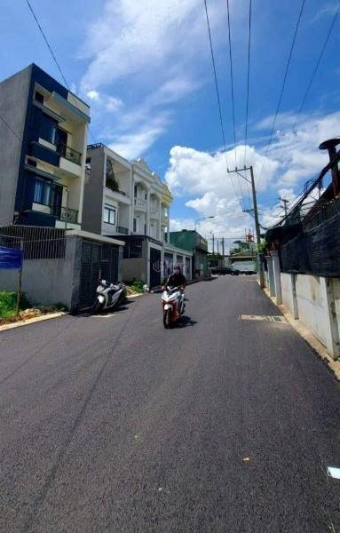 Bán nhà 1 trệt 2 lầu hoàn 🏢 công - mặt tiền Bùi Thị Cội – gần BV Dĩ An – chỉ 4,7 tỷ TL!