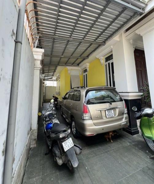 Cần bán Nhà trong hẻm 240m²