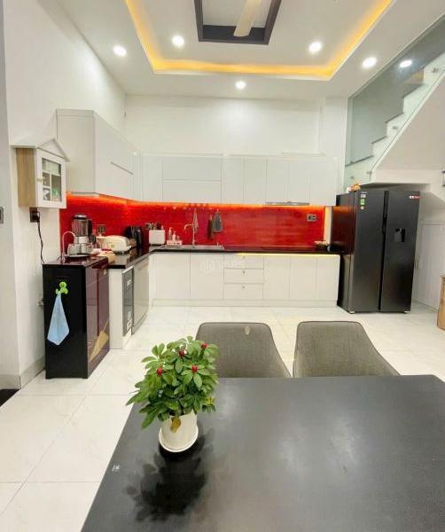 Nhà mới 3 tầng TP Nha Trang sau lưng cafe ngọc bích 🏚️ , đường ô tô 5m thông, gần KĐT VĐTrung