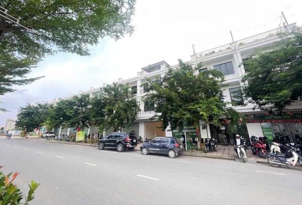 Bán Nhà mặt phố 100m²