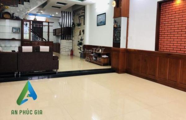 Chủ cho thuê Nhà mặt phố 100m²