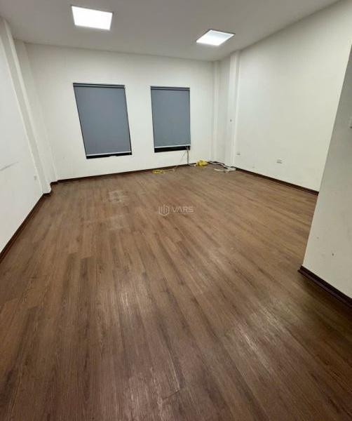Cho thuê 🏢 nhà phố Mạc Thái Tổ dt 50mx 5 tầng, thông sàn, ô tô đỗ cửa, nhà mới 25tr/th