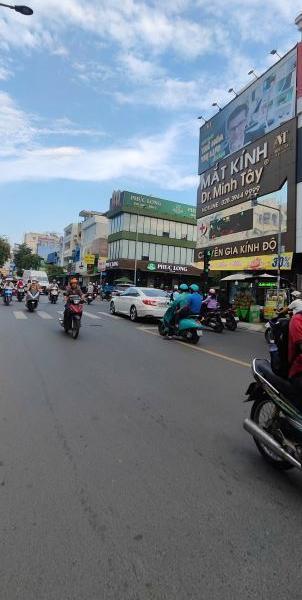 Chủ cho thuê Nhà mặt phố 250m²