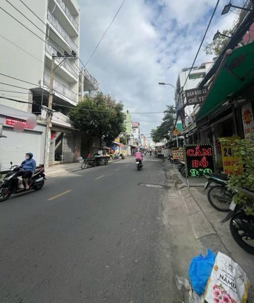 Chủ cho thuê Nhà mặt phố 120m²