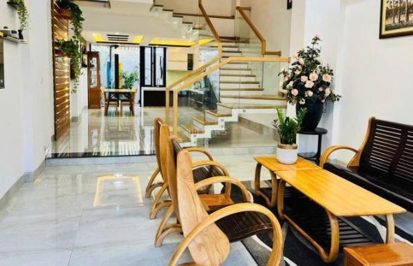 Cho thuê Nhà mặt phố 150m²