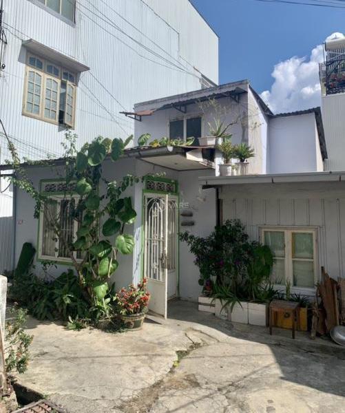 Cần bán Nhà trong hẻm 64m²
