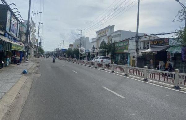 Bán nhà mặt tiền trục chính 30/4, gần KCN Đông 🏡 Xuyên Vũng Tàu - Giá bán 13,8 tỷ