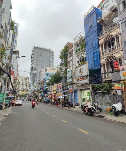 Bán Nhà mặt phố 63m²