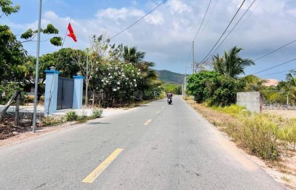 Cần bán Đất nền riêng lẻ 1800m²