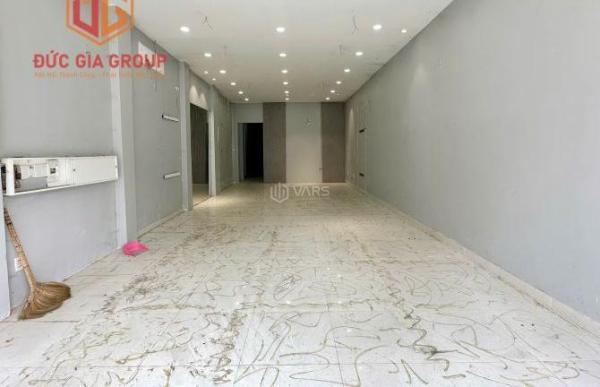 Chủ cho thuê Nhà mặt phố 92m²