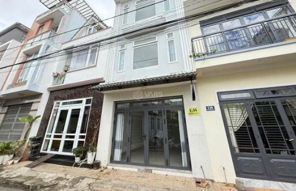 Bán Nhà Phố 3 Tầng 🏠 Đã Hoàn Công Mặt Tiền Hoàng Diệu Đường Nhựa Ô Tô 6m Thông Nhau