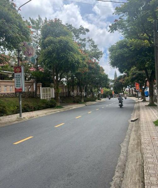 Chủ cần bán Nhà mặt phố 412m²