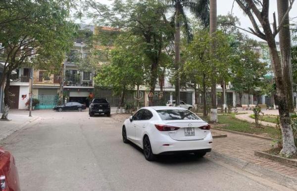 Chủ cần bán Nhà mặt phố 97m²