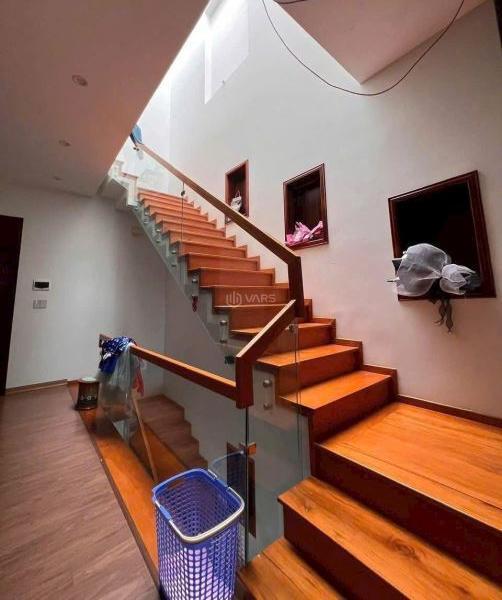 Bán Nhà mặt phố 98m²