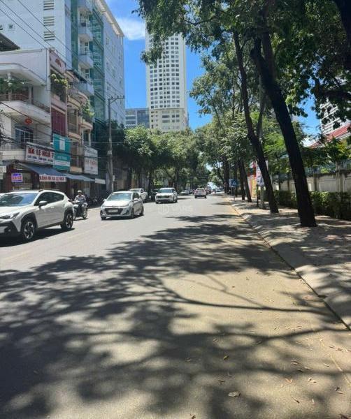 Bán 🏚️ đất đẹp vuông vắn ngang 5.3m. có nhà 3 tầng cũ. hẻm 12 đường Lý Tự Trọng, Nha Trang