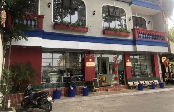 Cho thuê Nhà mặt phố 300m²