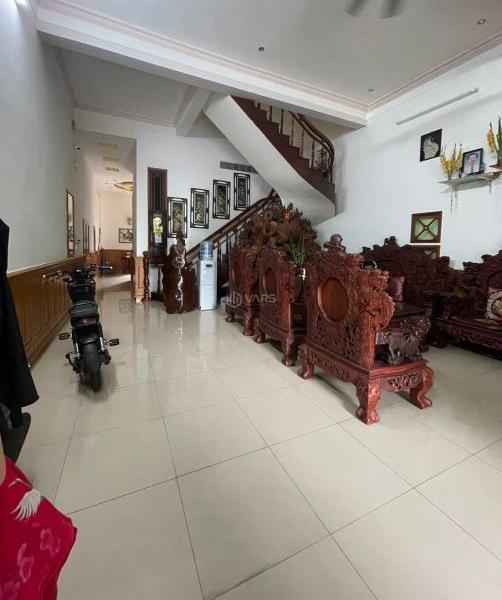 Bán Nhà mặt phố 120m²