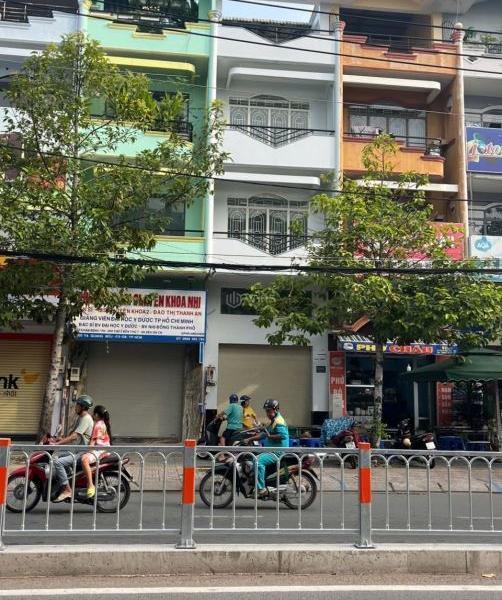 Cho Thuê Nhà 🏤 MT Tạ Quang Bửu - 4m x 19.5m -78m.2 - 1Trệt 1 Lững 2 Lầu + Sân Thượng - F5 Q8
