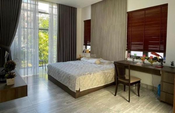 Chủ cần bán Nhà mặt phố 204m²