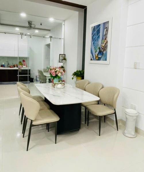 Bán Nhà mặt phố 135m²