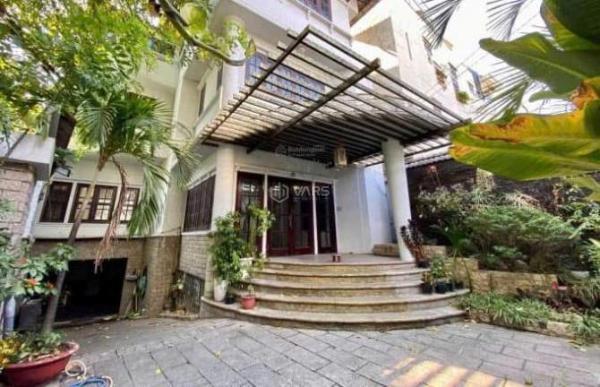 Cho thuê biệt thự mặt tiền Trương Định Quận 3 DT 9x27m 2 lầu có hầm 🏢 giá 165 triệu