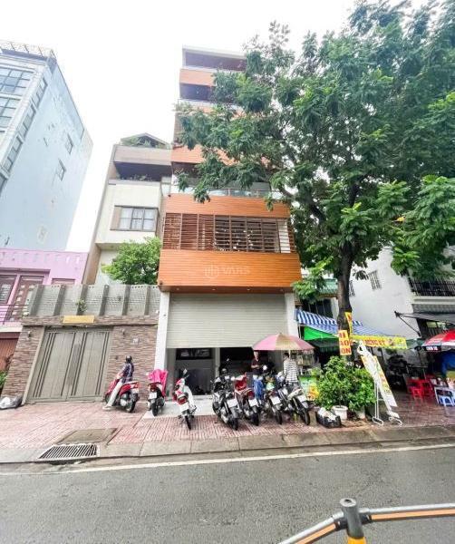 Cho thuê tòa nhà Tân Định Quận 🏤 1, 6x15m 5 lầu giá chỉ 135 triệu, ĐC 293 Hoàng Sa