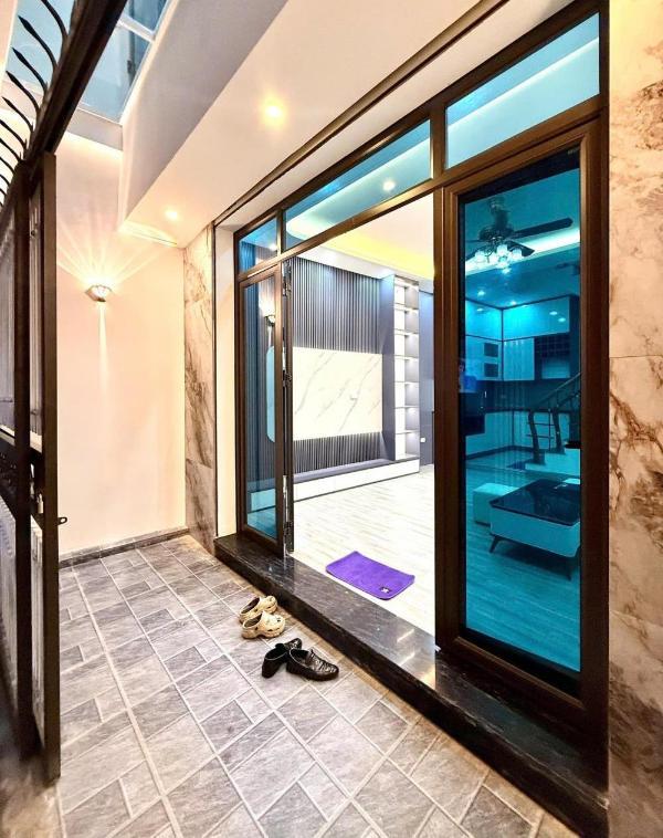 Bán căn nhà ngõ khâm thiên . dt 41m2, 5 tầng, 5m mặt tiền : giá đầu tư 8.45 🏣 tỷ