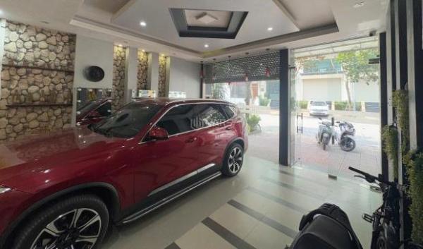 Chủ cho thuê Nhà mặt phố 100m²