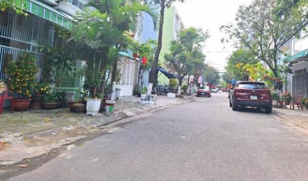 Bán Nhà mặt phố 90m²