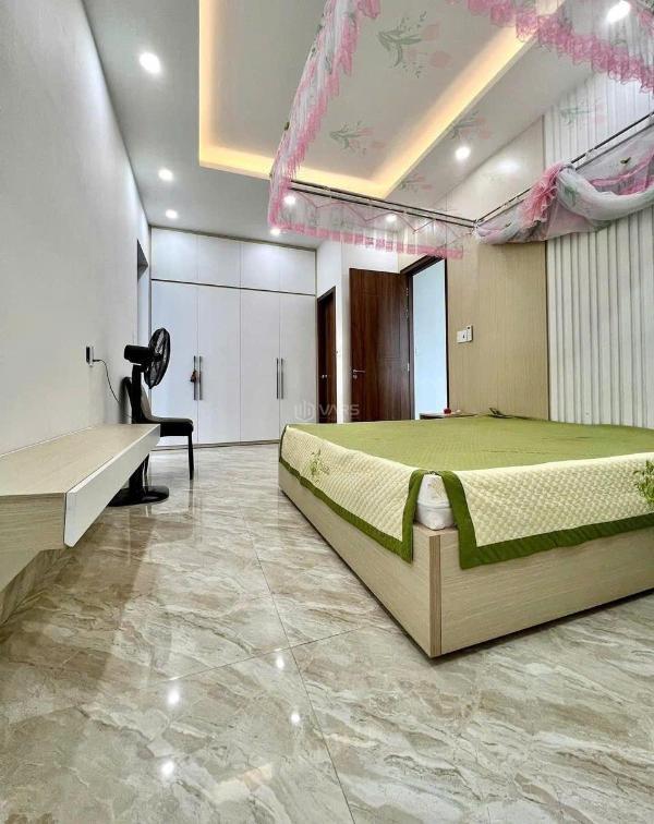 Chủ cần bán Nhà mặt phố 107m²