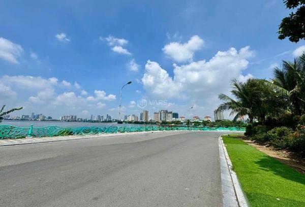 Chính chủ bán nhà thoáng, đẹp, ô 🏘️ tô ở ngay tây hồ. nhỉnh 19tỷ.
