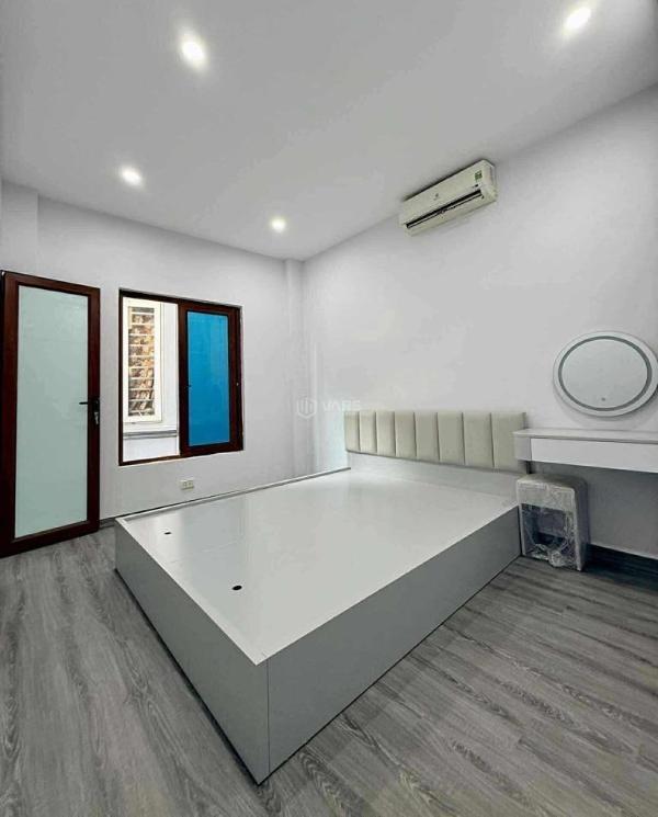 Minh khai - lô góc - ngõ nông - 5 tầng 🏠 3 phòng ngủ - có sổ đỏ riêng - hơn 6 t