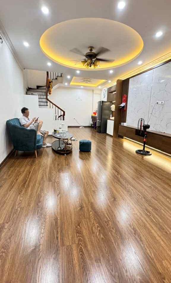Mặt phố nguyễn khoái, vỉa hè , kinh doanh , dt 40m2 x 5 tầng , mt 5m 🏣 , giá 10 tỷ