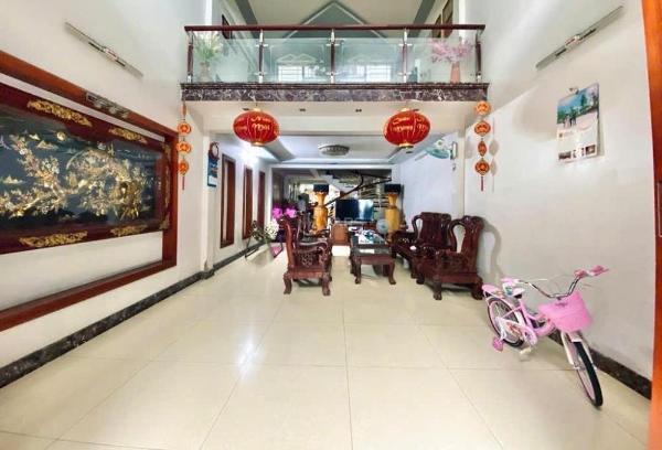 Bán Nhà mặt phố 168m²