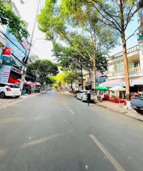 Bán nhà 3 🏢 tầng mặt tiền Đào Duy Từ, phố cổ BMT