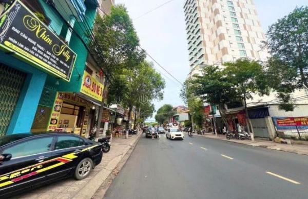 Bán Nhà mặt phố 140m²
