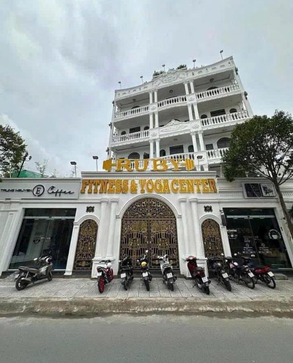 Cho thuê Nhà mặt phố 400m²