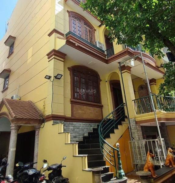 Cho thuê biệt thự 196 Cộng Hòa, P.12, Q.Tân Bình. Trệt, 3 lầu, 7P, 4wc, DT 15x18 💥 chỉ 50tr