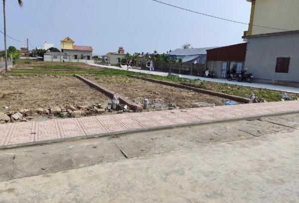 Bán một số lô đất diện tích từ 80-100m2, 🏤 mt 5m, sổ đỏ sẵn sàng từng lô, đường ôt