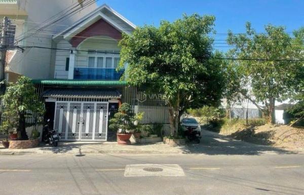 Bán Nhà mặt phố 196m²