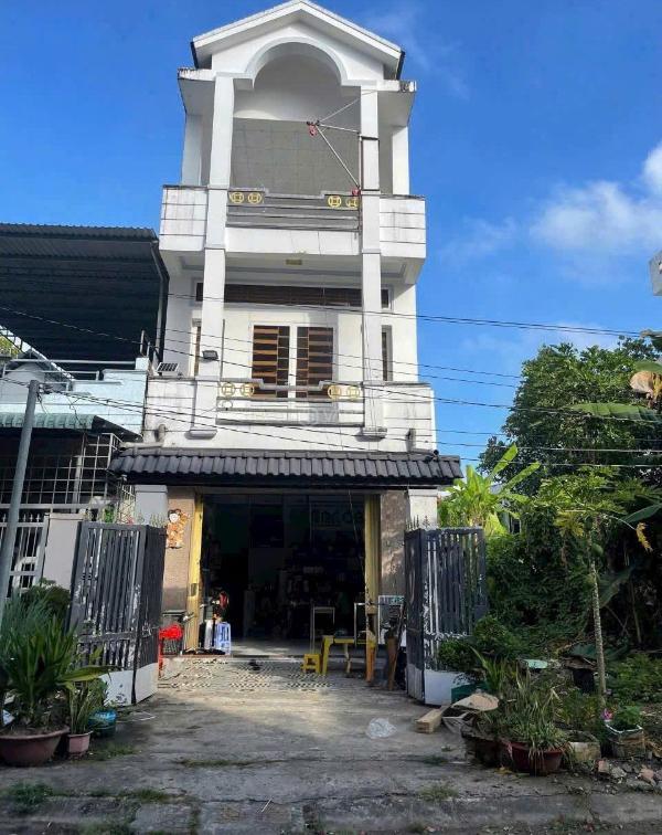 Nhà 1 trệt 2 lầu khu dân cư 586, hướng 🌊 đông nam mát mẻ, giá tốt đầu tư