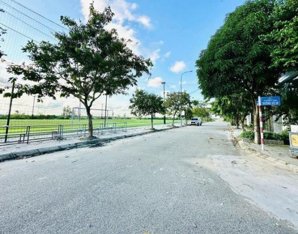 🏡 NHÀ ☘ THÔ 2 TẦNG LÔ GÓC BIỆT THỰ – KĐT GREEN CITY – VIEW SÂN BÓNG SIÊU MÁT MẺ 🏡