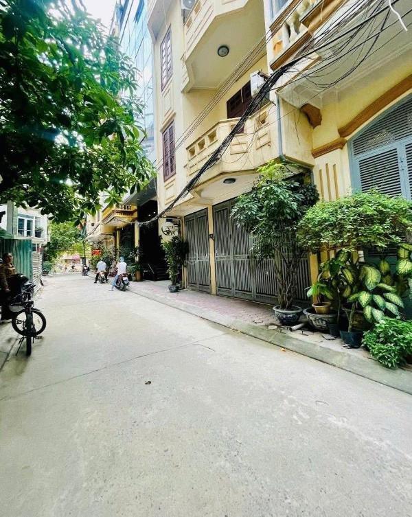 Bán nhà khu vực huỳnh thúc kháng - phân lô - vỉa hè ôtô vào nhà - 🏦 ở sướng