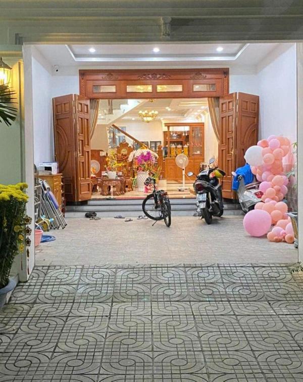 Chủ cần bán Nhà trong hẻm 105m²