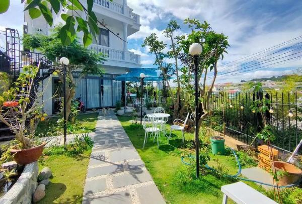 Cần bán Nhà mặt phố 369m²