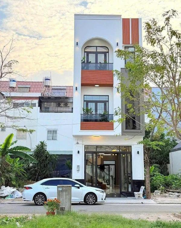 Bán nhà 👍 1 trệt 2 lầu 80m² 4pn 5wc hướng đông nam giá 2 tỷ 500 shr